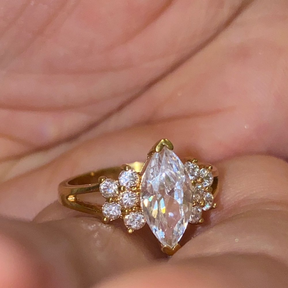 Jewelry Set - Picture 1 of 4